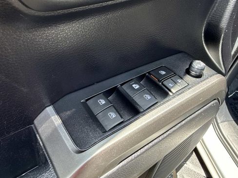 Used 2020 Toyota Tacoma SR5 w/ SR5 Appearance Package (SM) RWD image 24