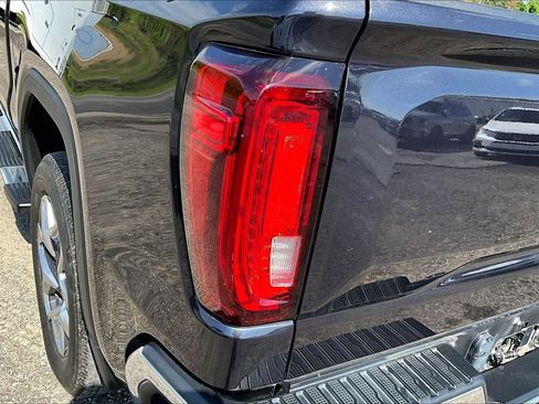 Used 2023 GMC Sierra 1500 SLT w/ SLT Premium Package AWD/4WD image 32