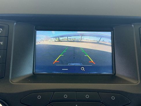 Used 2017 Ford Edge SE FWD image 19