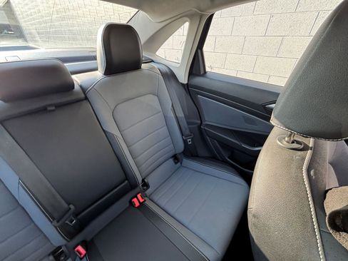 Used 2025 Volkswagen Jetta SE image 42