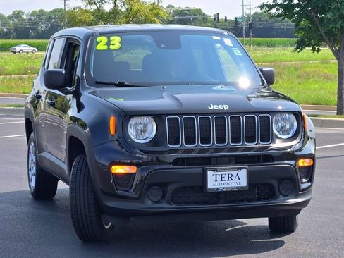 Used 2023 Jeep Renegade Latitude AWD/4WD image 4