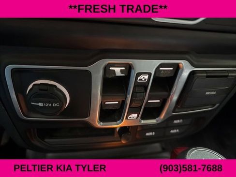 Used 2018 Jeep Wrangler Unlimited Sahara image 21