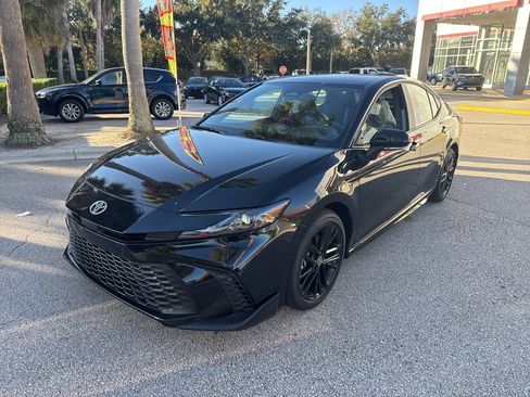 Used 2026 Toyota Camry SE image 3