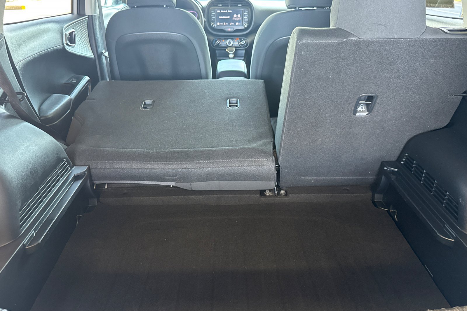 Used 2024 Kia Soul LX w/ Option Group 015 FWD image 15