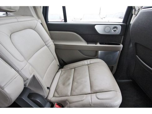 Used 2022 Lincoln Navigator Reserve AWD/4WD image 11