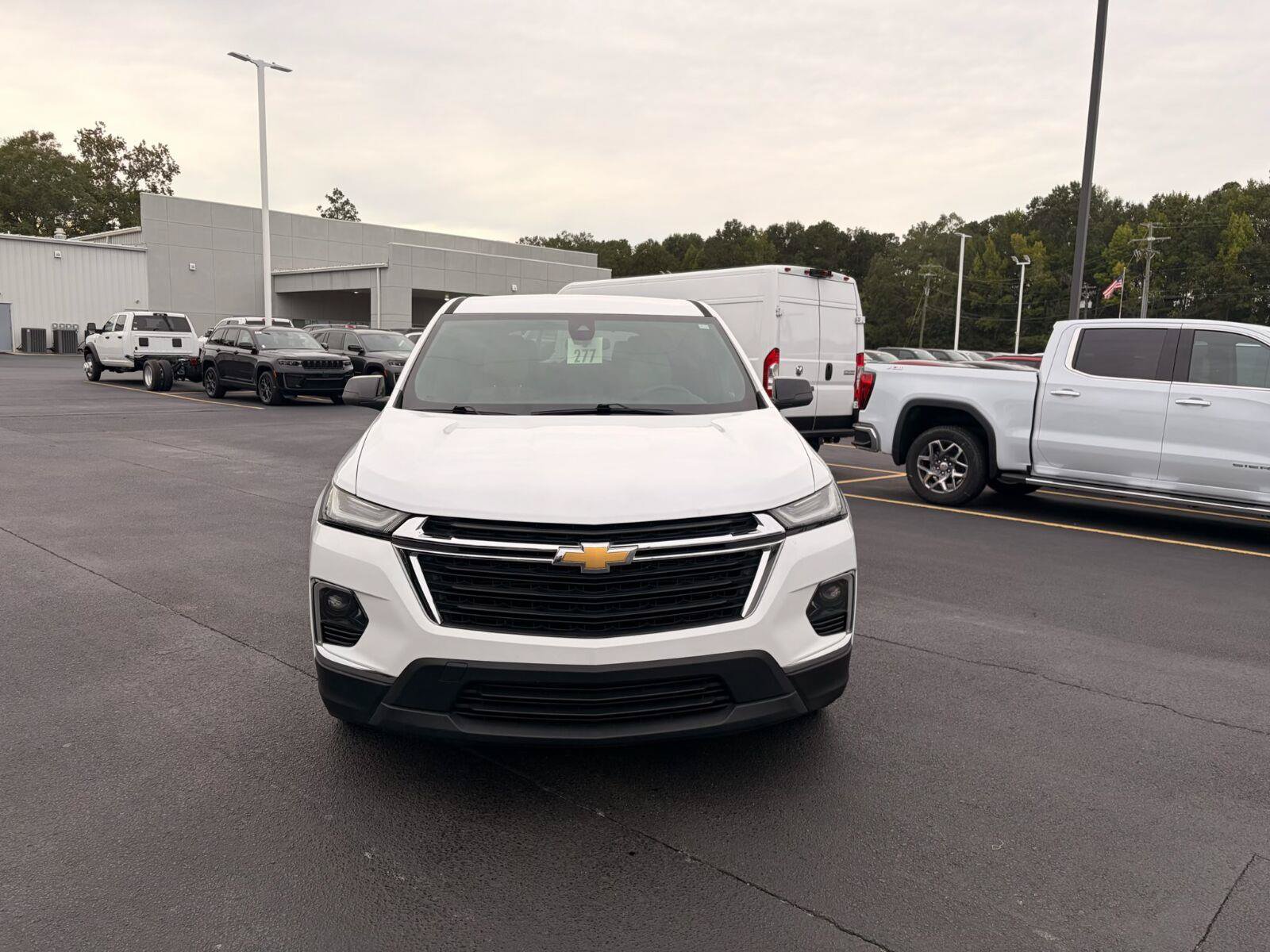 Used 2022 Chevrolet Traverse LS FWD image 7