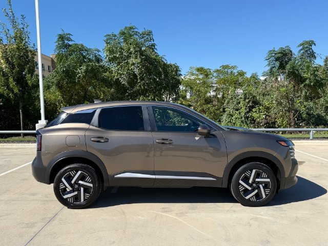 Used 2025 Nissan Kicks SV FWD image 7