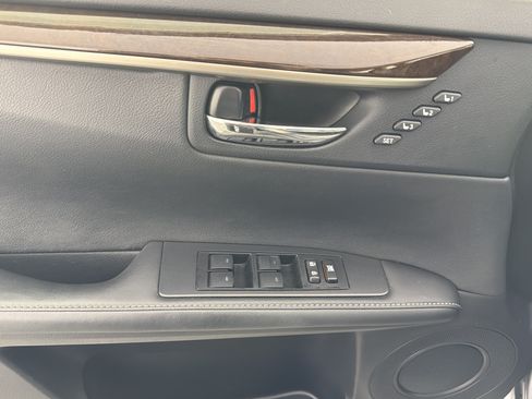 Used 2015 Lexus ES 350 w/ Premium Package FWD image 13