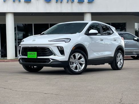 Certified 2025 Buick Encore GX Preferred FWD image 1