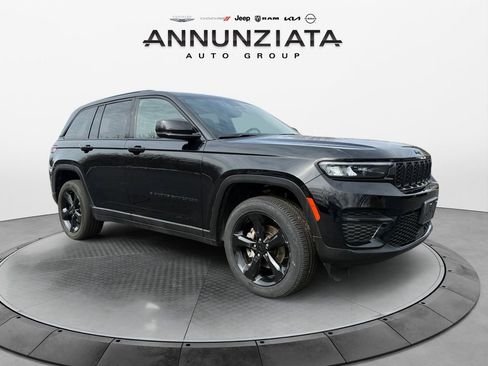 Used 2023 Jeep Grand Cherokee Altitude image 7