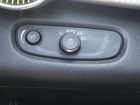 Used 2025 Chevrolet Trax LT FWD image 16