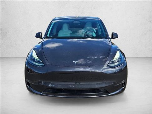 Used 2024 Tesla Model Y Long Range AWD/4WD image 2