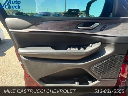Used 2023 Jeep Grand Cherokee L Limited w/ Luxury Tech Group II AWD/4WD image 10