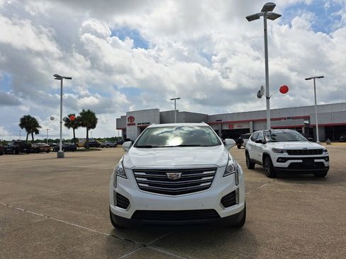 Used 2019 Cadillac XT5 Luxury FWD image 2