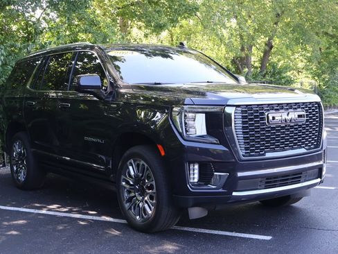 Certified 2024 GMC Yukon Denali Ultimate w/ LPO, Floor Liner Package AWD/4WD image 13
