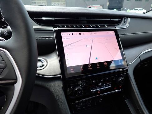 New 2025 Jeep Grand Cherokee L Limited w/ Luxury Tech Group II image 18