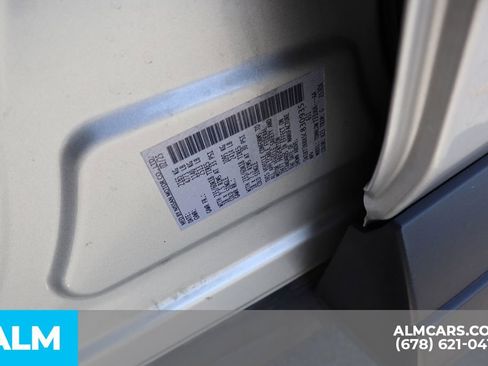 Used 2025 Nissan Rogue SV image 38