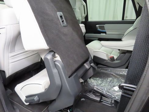 Used 2025 Ford Expedition Max Platinum w/ Platinum Ultimate Package image 71