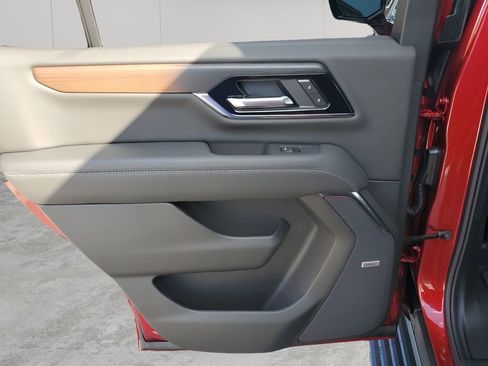 New 2026 GMC Yukon Denali w/ Sun & Power Step Package image 17