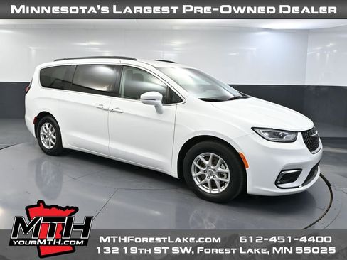 Used 2022 Chrysler Pacifica Touring-L FWD image 1