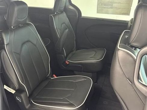 New 2027 Chrysler Pacifica Limited AWD/4WD image 28