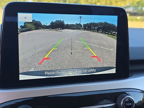 Used 2020 Ford Escape SE image 18