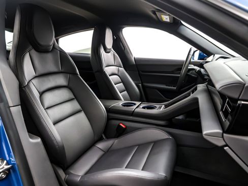 Used 2023 Porsche Taycan image 8