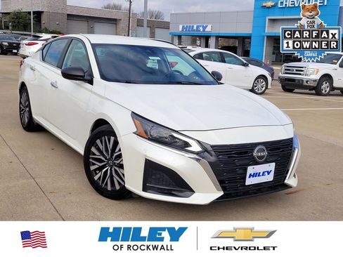 Used 2024 Nissan Altima 2.5 SV image 1