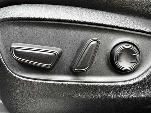 Used 2022 Toyota Highlander XSE image 24