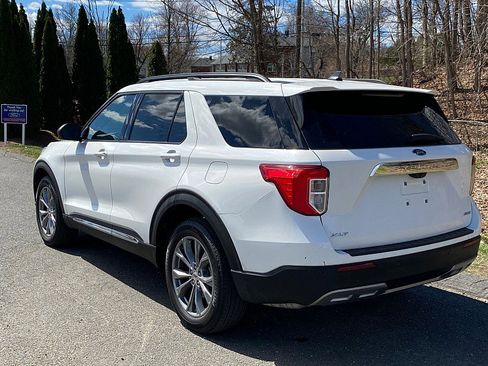 Used 2022 Ford Explorer XLT w/ Equipment Group 202A AWD/4WD image 6