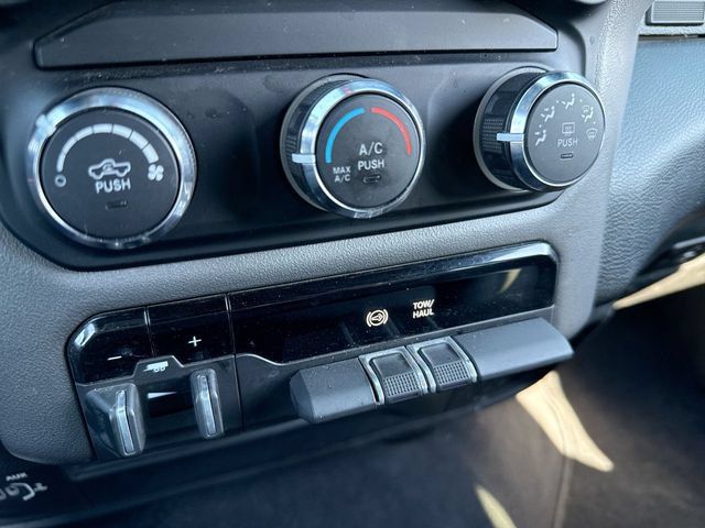 Used 2024 RAM 3500 Big Horn AWD/4WD image 18