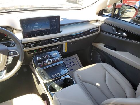 Certified 2022 Lincoln Nautilus FWD w/ Premium Package image 16