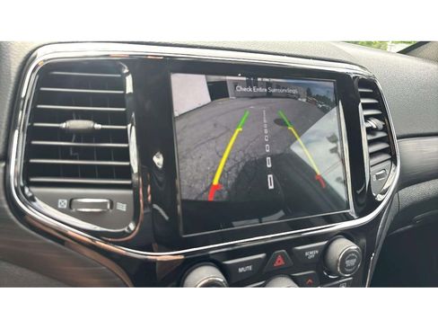 Used 2021 Jeep Grand Cherokee Laredo X AWD/4WD image 17