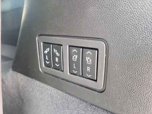 Used 2022 Cadillac XT6 Premium Luxury image 19