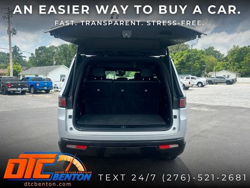 Used 2023 Jeep Wagoneer Series II AWD/4WD image 11