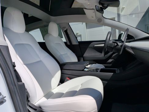 Used 2021 Tesla Model 3 Standard Range Plus image 34