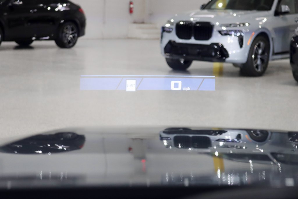 Used 2025 BMW M5 w/ Carbon Package AWD/4WD image 20