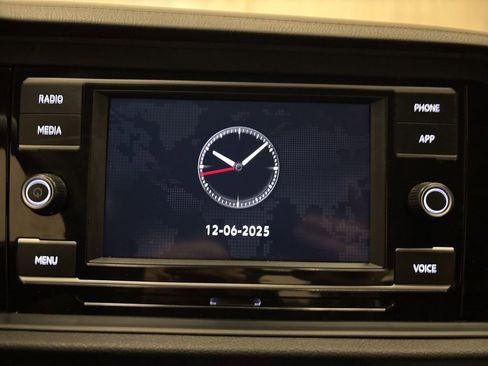 Used 2024 Volkswagen Jetta SE image 18