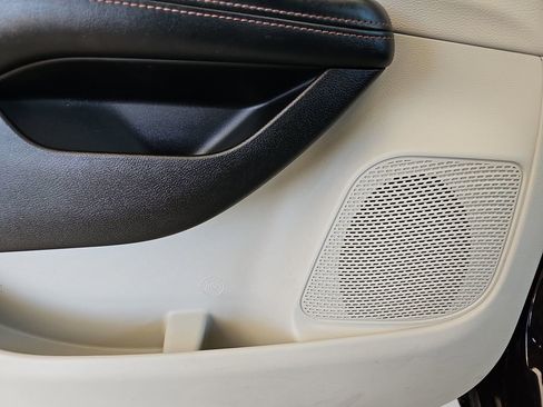 Used 2017 Chrysler Pacifica Touring-L image 34