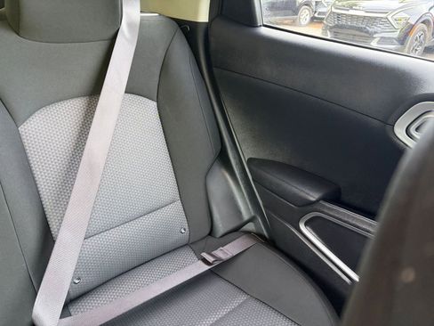 Used 2025 Kia Soul LX w/ LX Technology Package FWD image 35