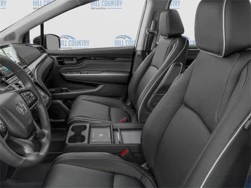 Certified 2026 Honda Odyssey Touring image 7