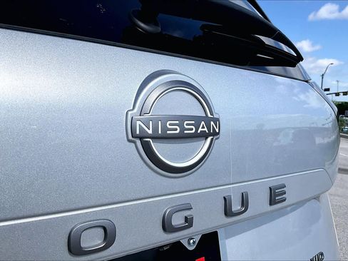 Certified 2025 Nissan Rogue SV image 31