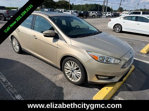 Used 2017 Ford Focus Titanium FWD image 6