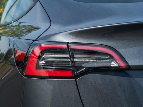 Used 2022 Tesla Model 3 RWD image 8