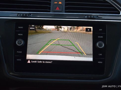 Used 2020 Volkswagen Tiguan SE w/ Panoramic Sunroof Package image 24