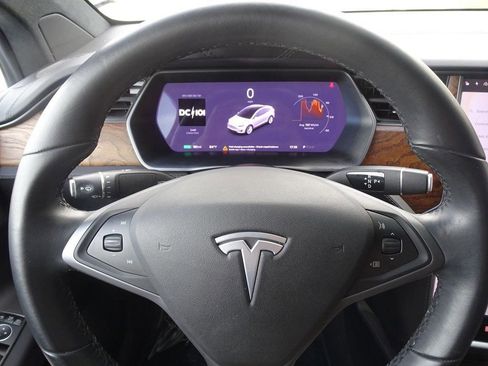 Used 2018 Tesla Model X 75D image 17