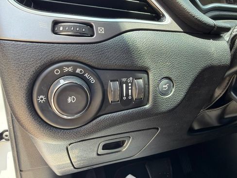 Used 2020 Jeep Cherokee Limited FWD image 23