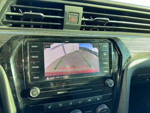 Used 2020 Volkswagen Passat 2.0T R-Line image 9