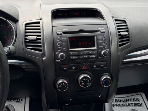Used 2012 Kia Sorento LX w/ Convenience Pkg FWD image 14