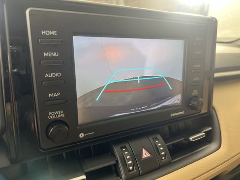 Used 2021 Toyota RAV4 XLE Premium image 29